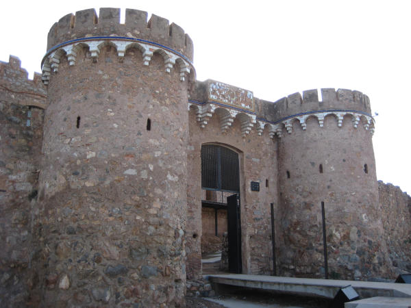 la entrada del castillo de onda es espectacular